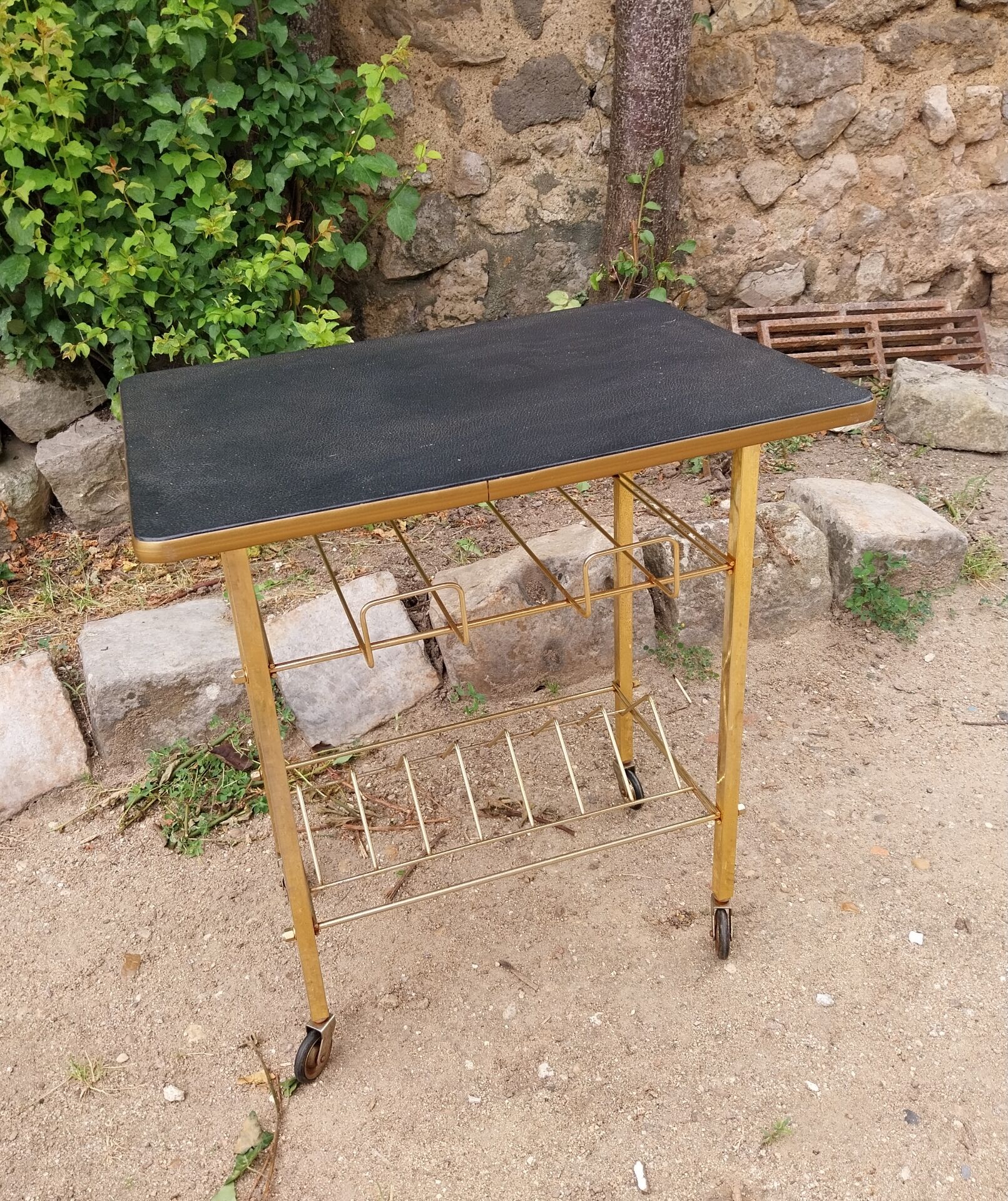 Side table magazine holder