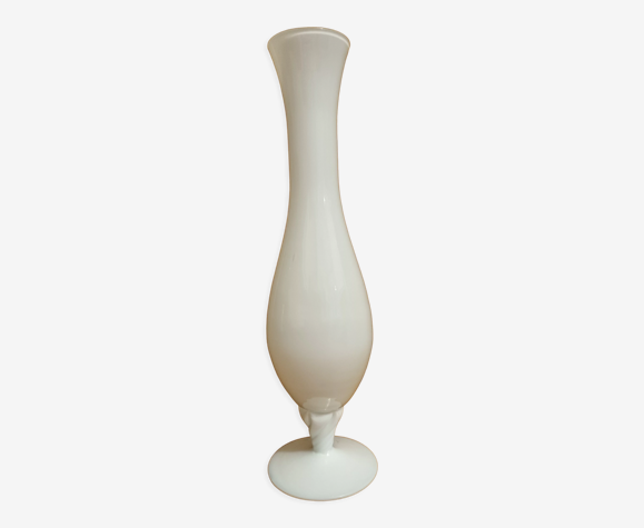 Vase soliflore en opaline blanche