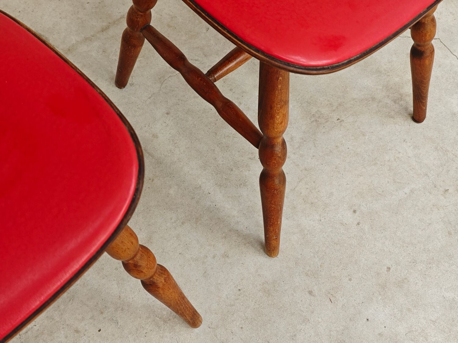 Lot de 3 chaises bois et skaï rougeTacoma par Baumann 1960