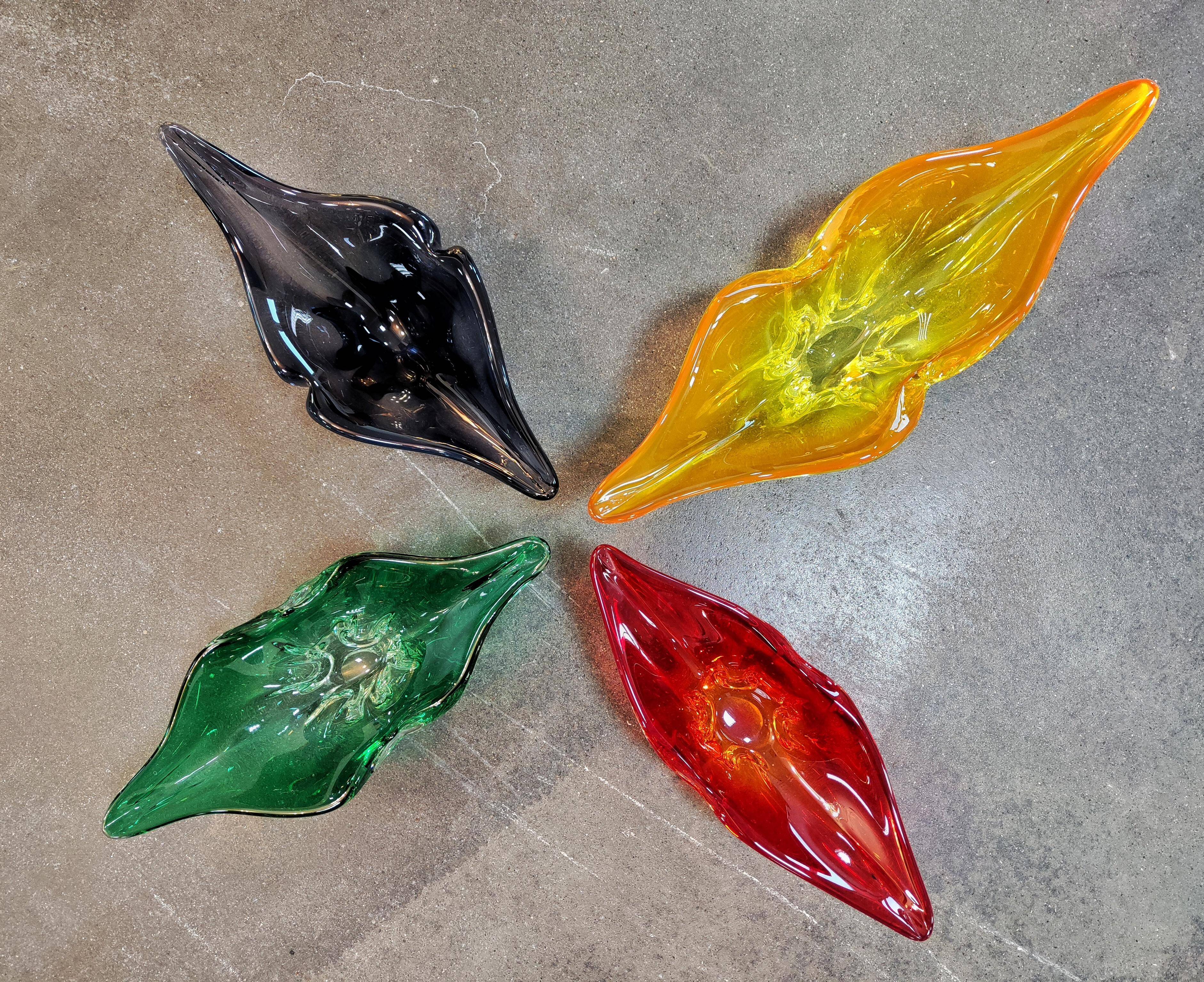 Set of 4 decorative glass bowls by Josef Hospodka, 1970s.