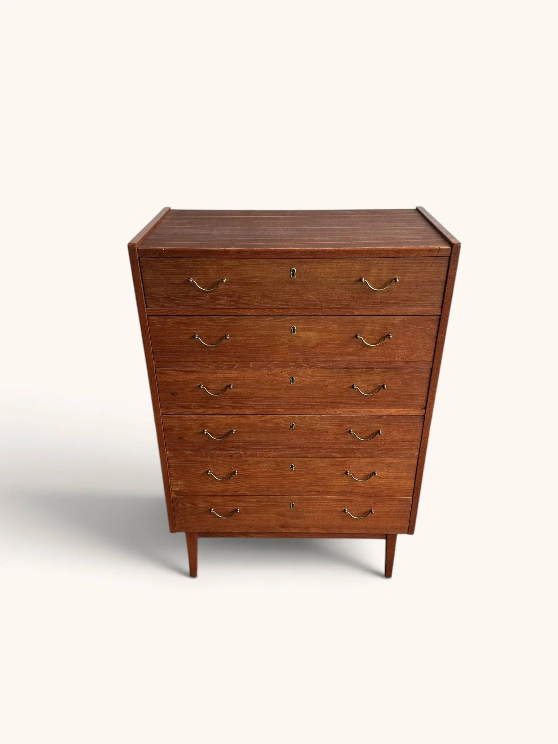 Chiffonnier danois vintage « tallboy » en placage teck