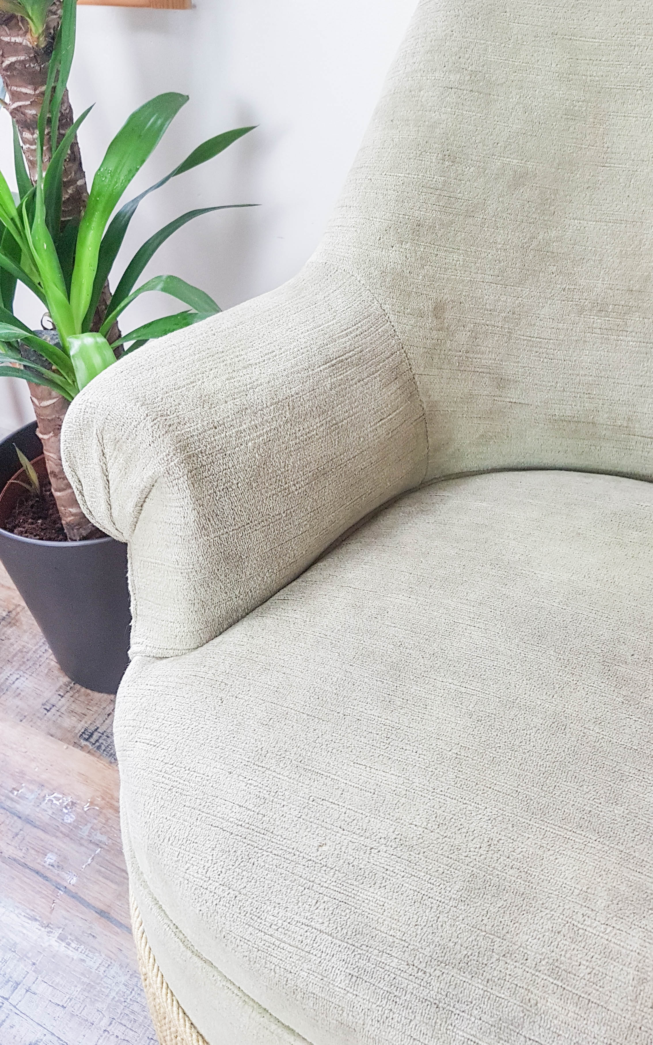 Vintage pistachio green velvet toad chair