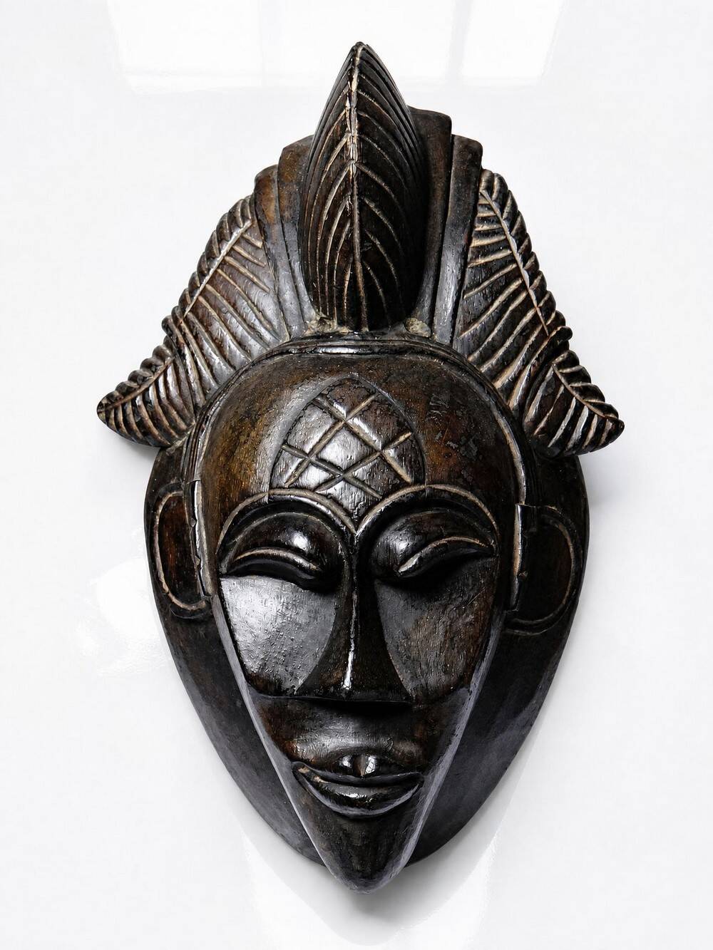 Decorative African wall mask in Punu Tsangui style, carved wood, 20th century.