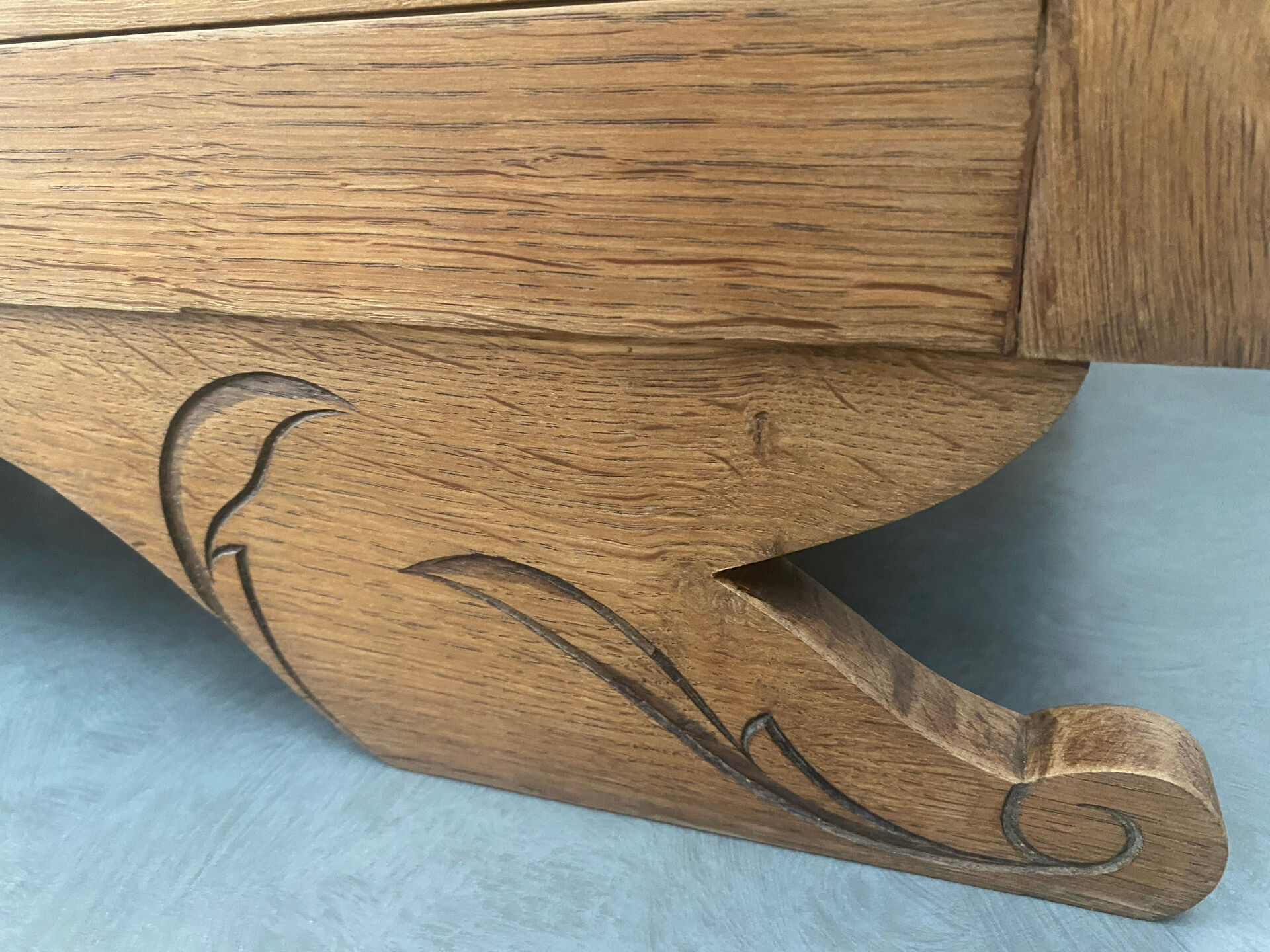 Art Deco chest of drawers