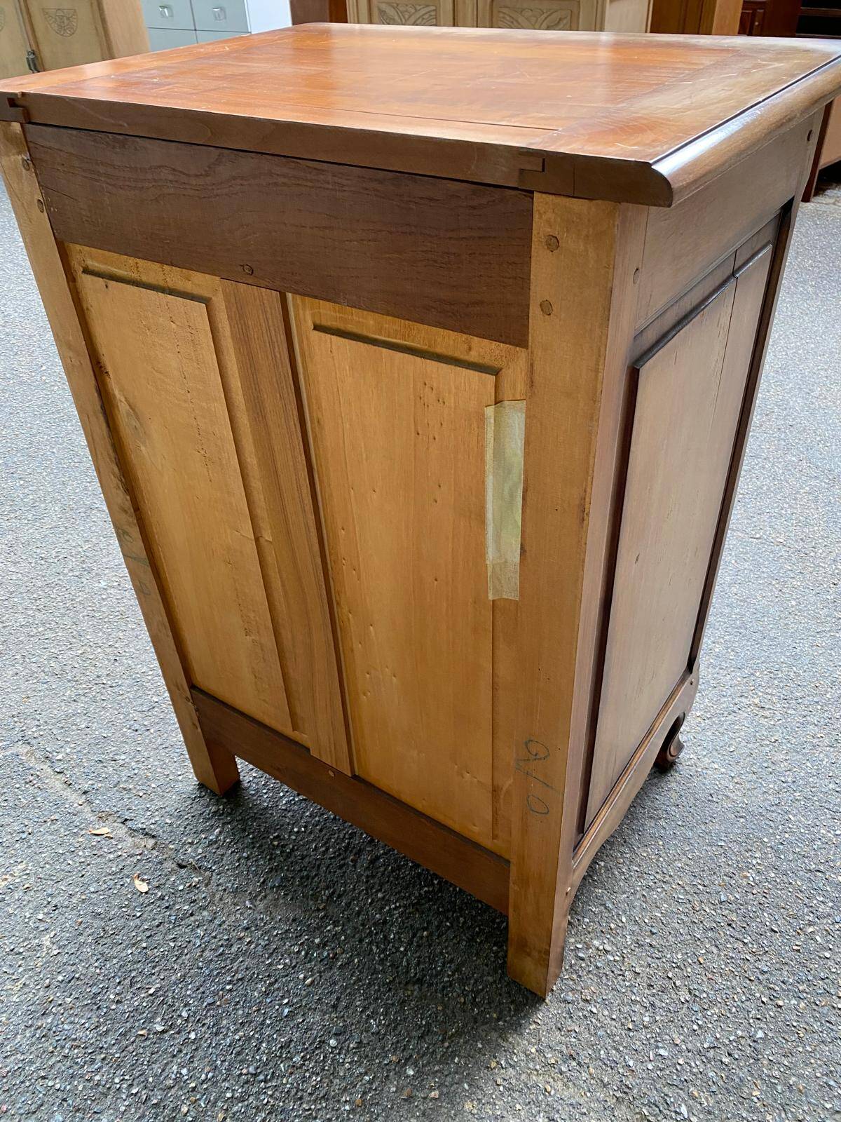 Commode vintage en bois massif chêne Louis XV du 19ème