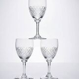 Set of three fine crystal port or aperitif glasses, Saint-Louis style.