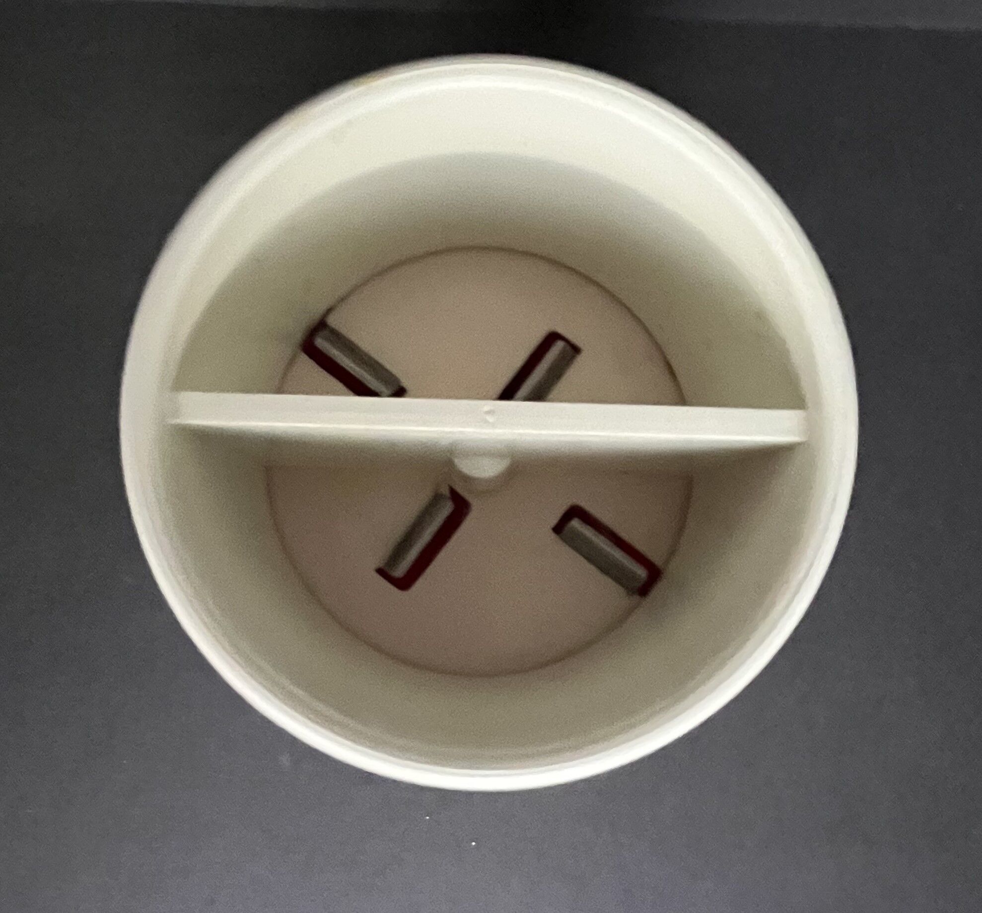 Apparatus for making crushed ice