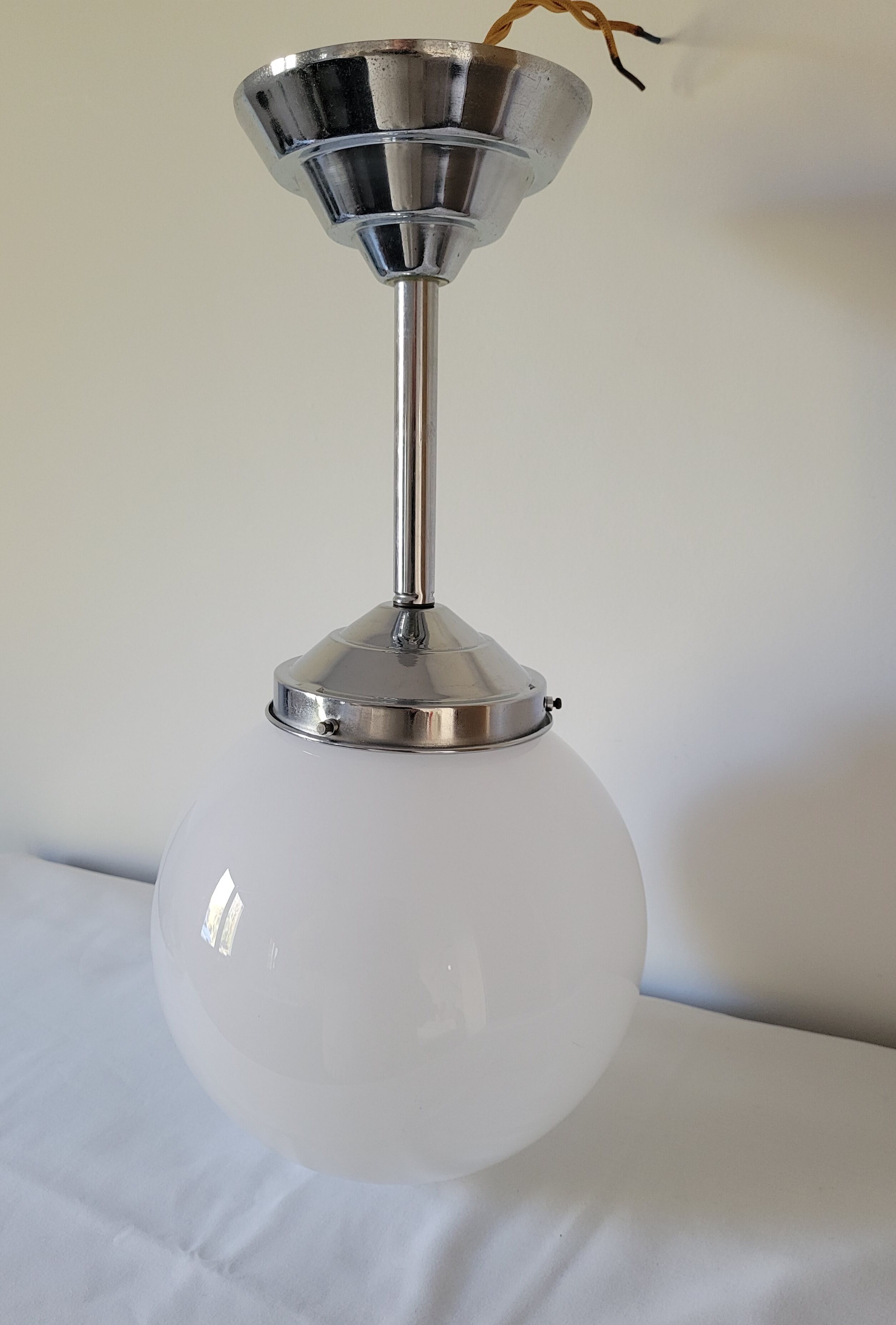 Opaline ball ceiling lamp