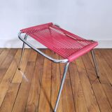 Red scoubidou foot rest
