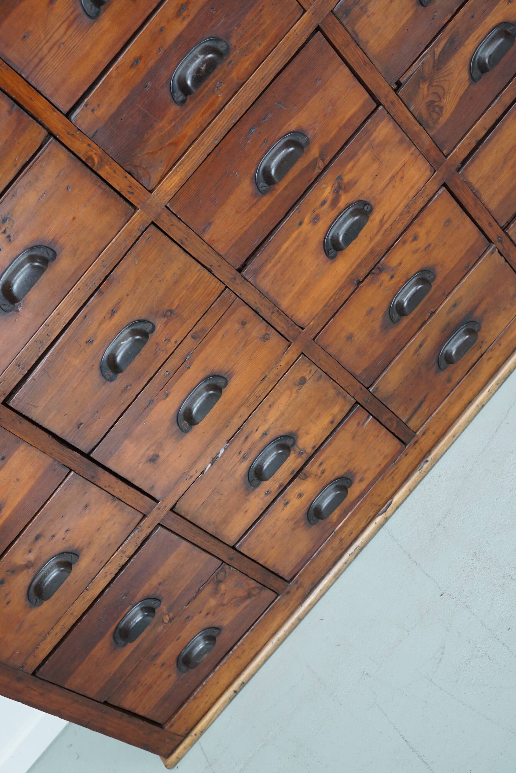 Cabinet d'Apothicaire Antique en Pin, France, Début du 20ème Siècle