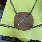 Ensemble formica jaune Roger Breton pour Tublac, table, 6 chaises, 2 tabourets, années 60