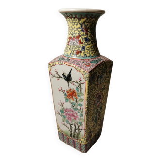 Vase quadrangulaire chinois ancien signé