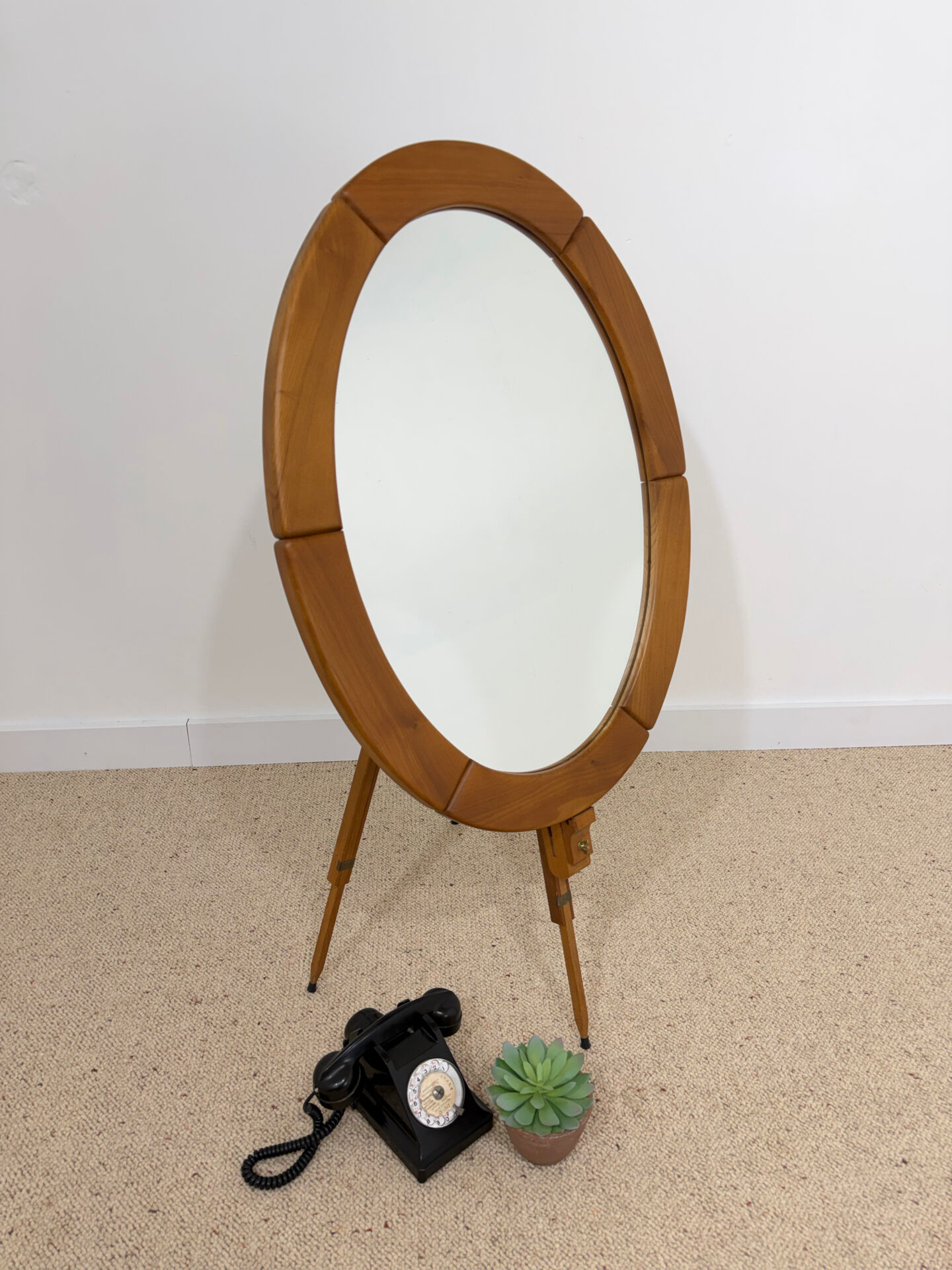 Miroir ovale années 70 en orme massif 