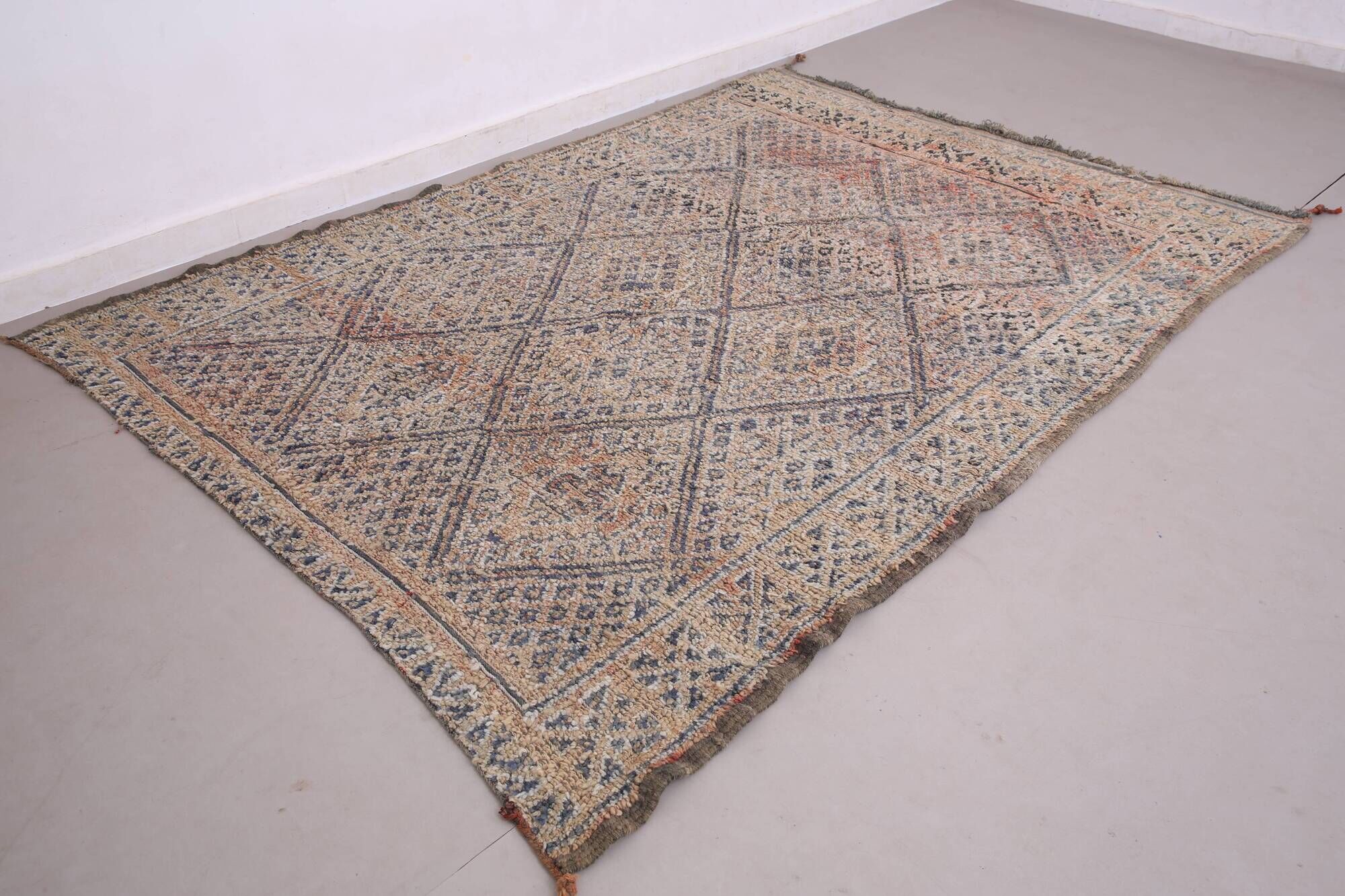 Vintage Moroccan Beni Mguild Rug 194 x 270 cm - Berber Wool Rug Handmade