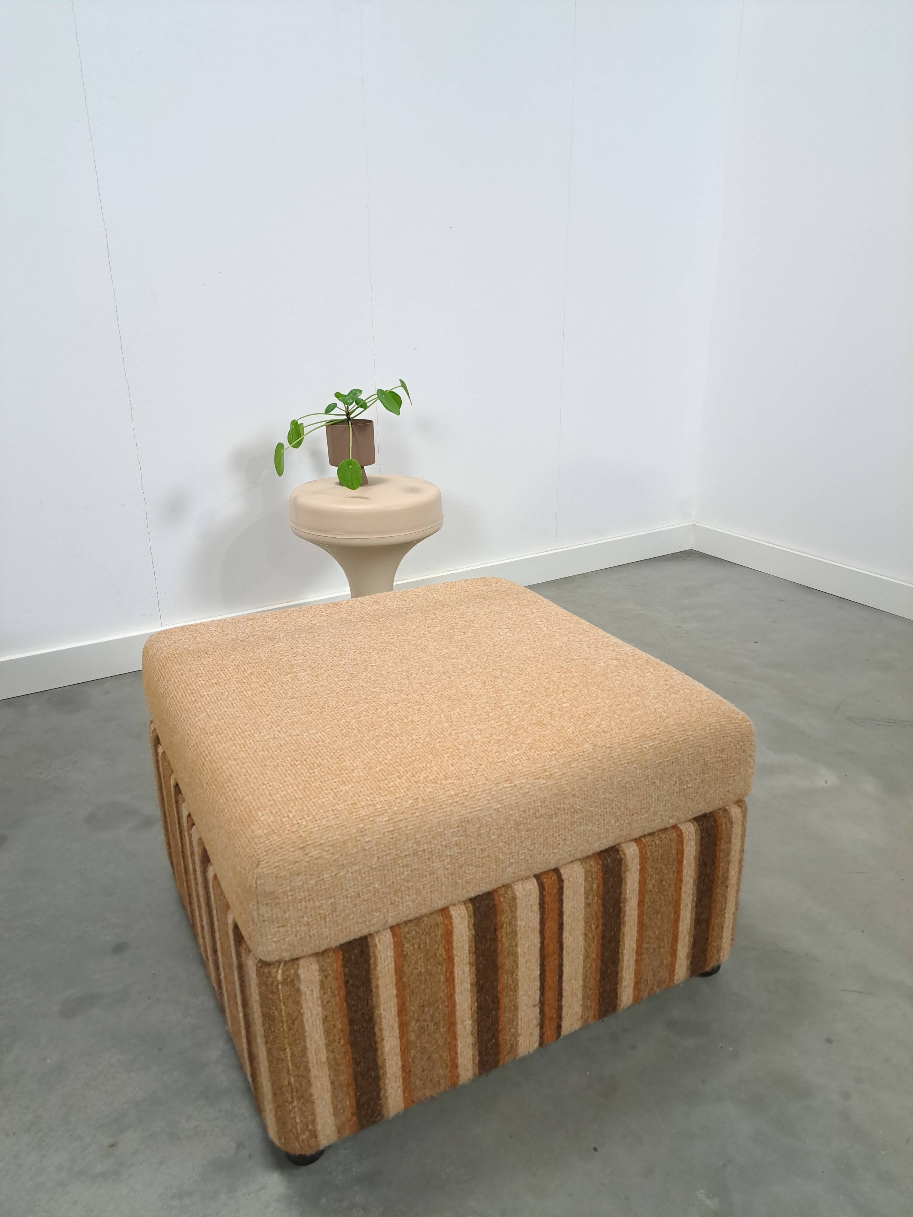 Gestreepte elementen fauteuil met hocker of sofa
