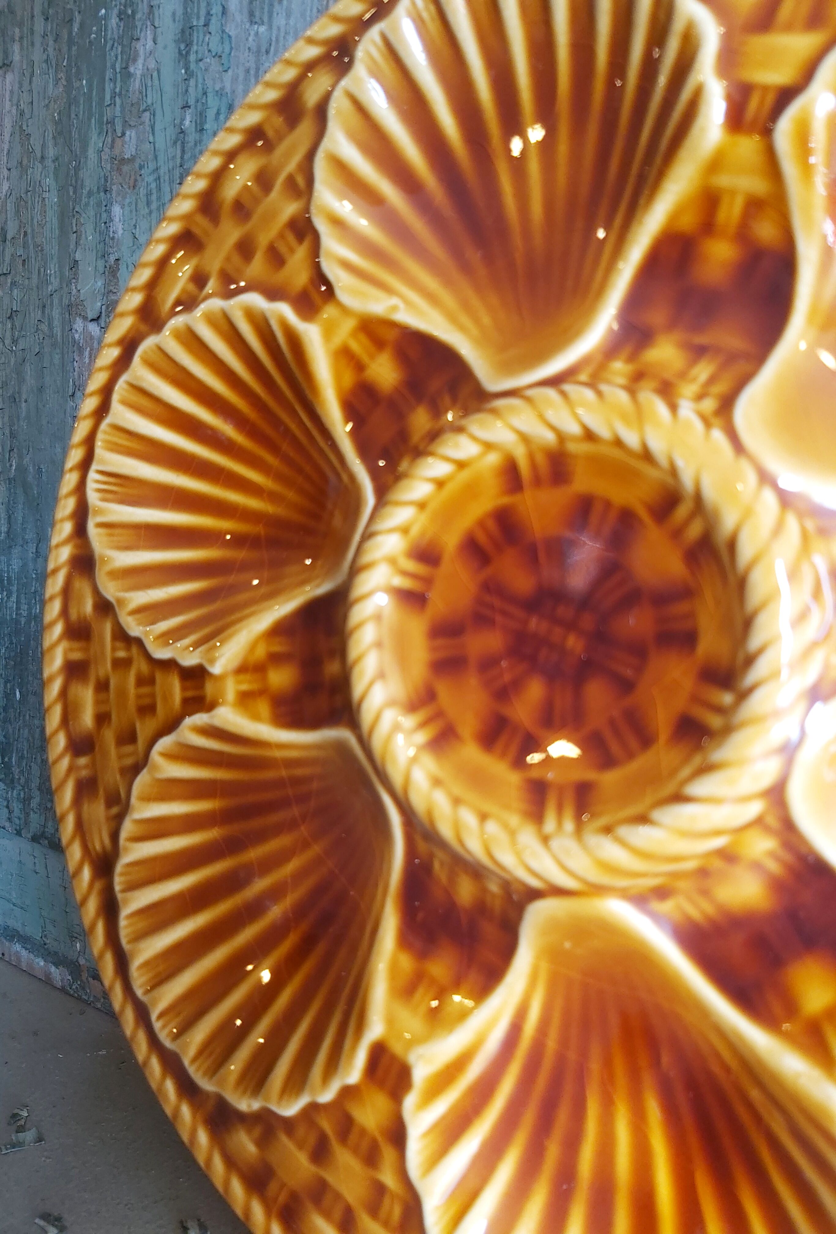 Vintage french oyster plate in majolica from Longchamp