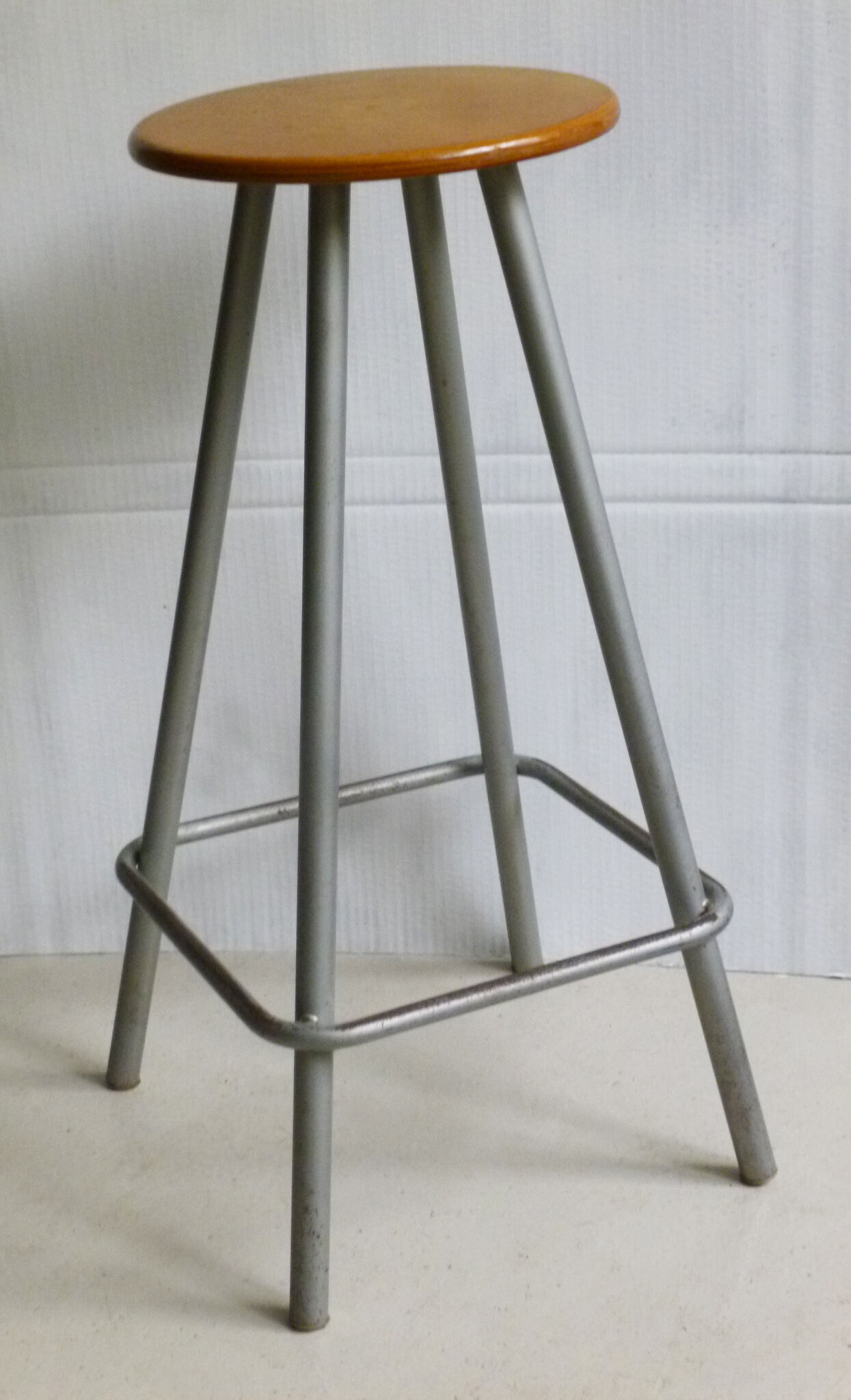 High stool in wood and metal