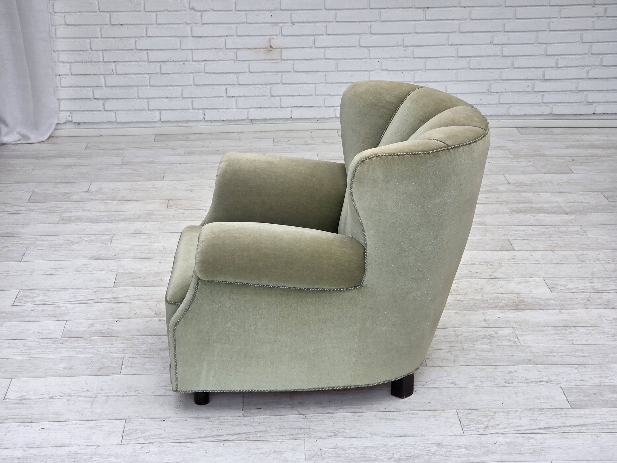 Fauteuil relax danois des années 1970, velours d'ameublement vert clair