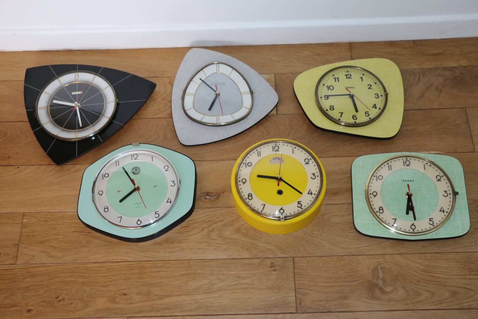 Beroz green formica wall clock