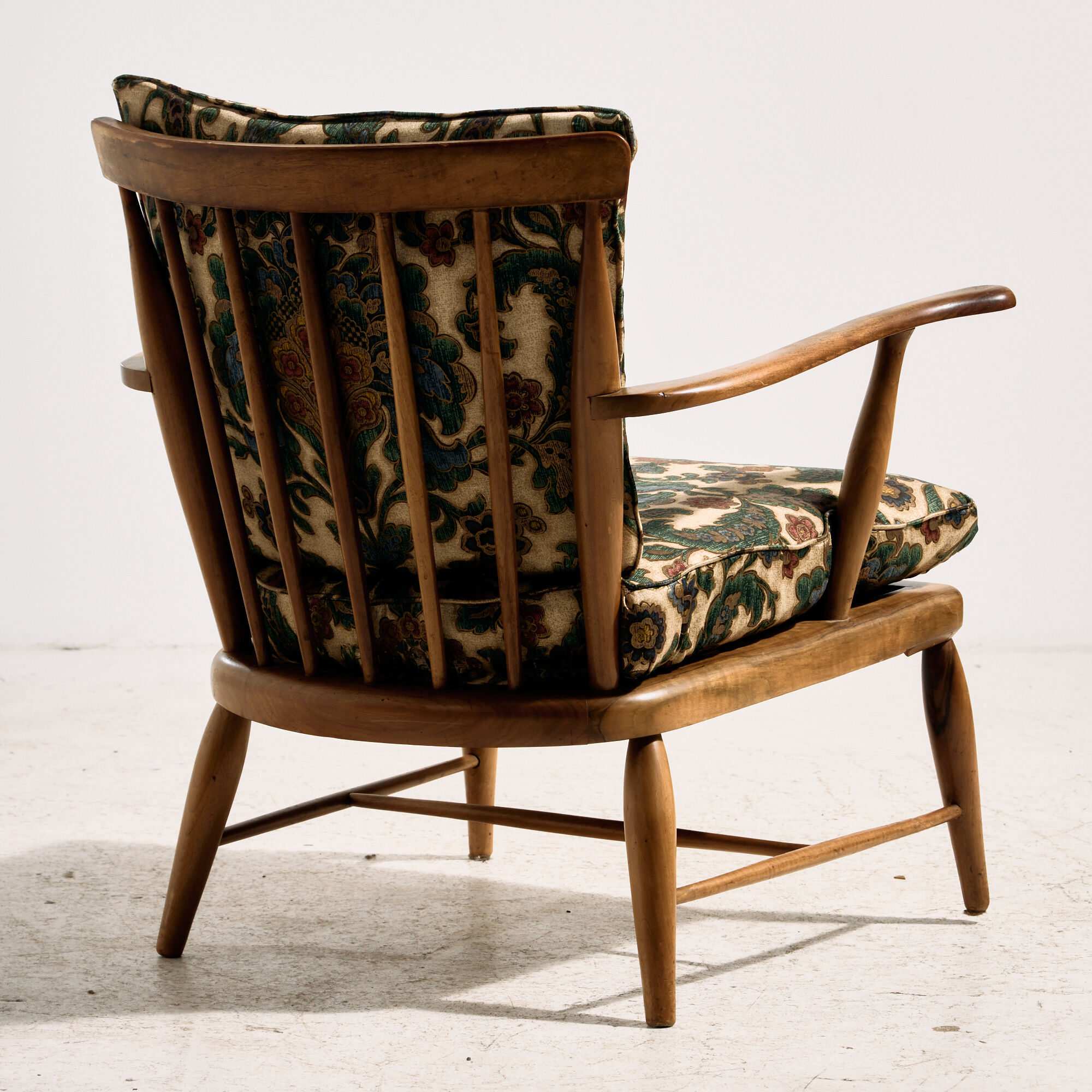 Fauteuil en noyer par Anna-Lülja Praun