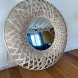 Round mirror