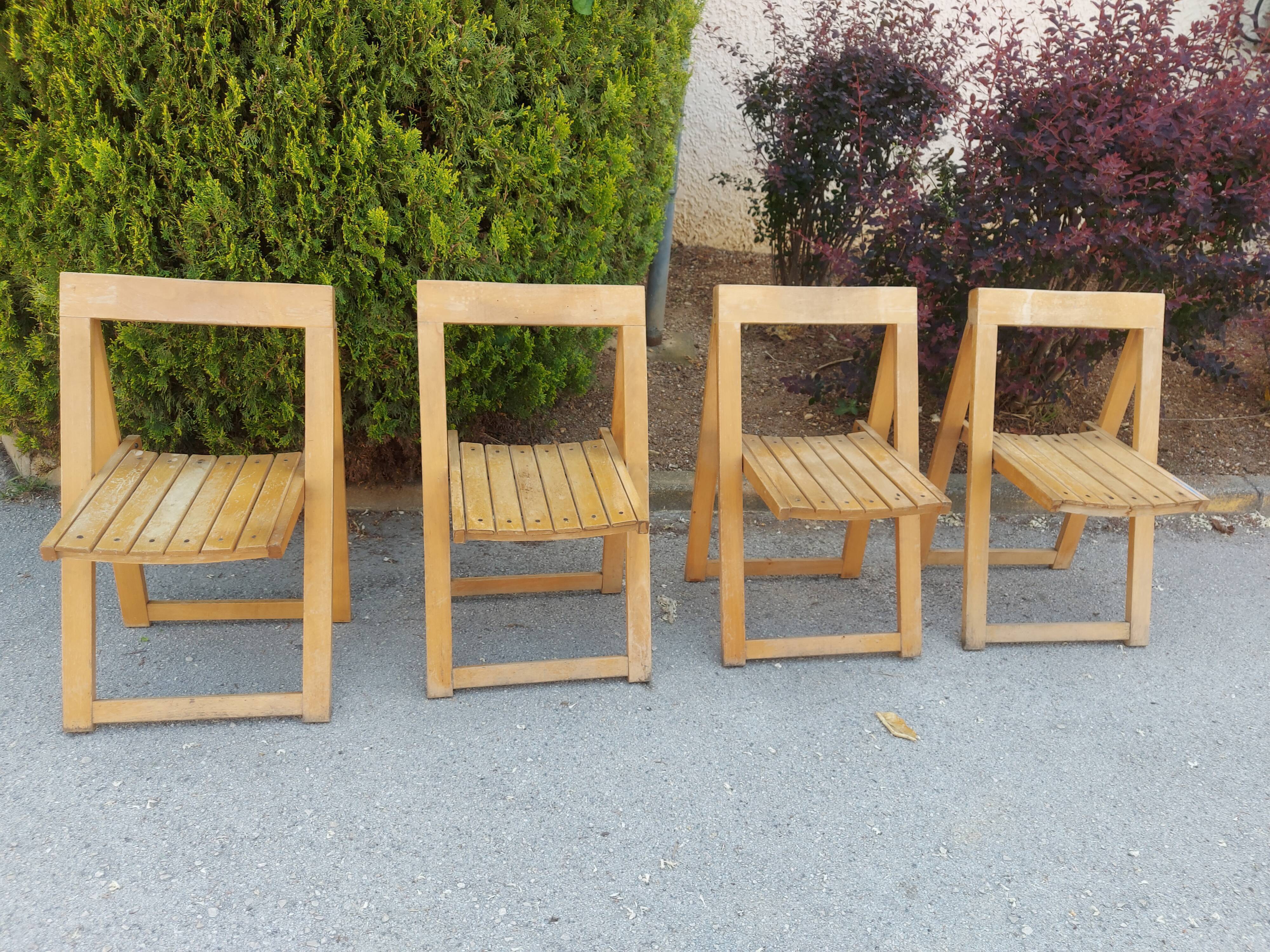4 folding chairs