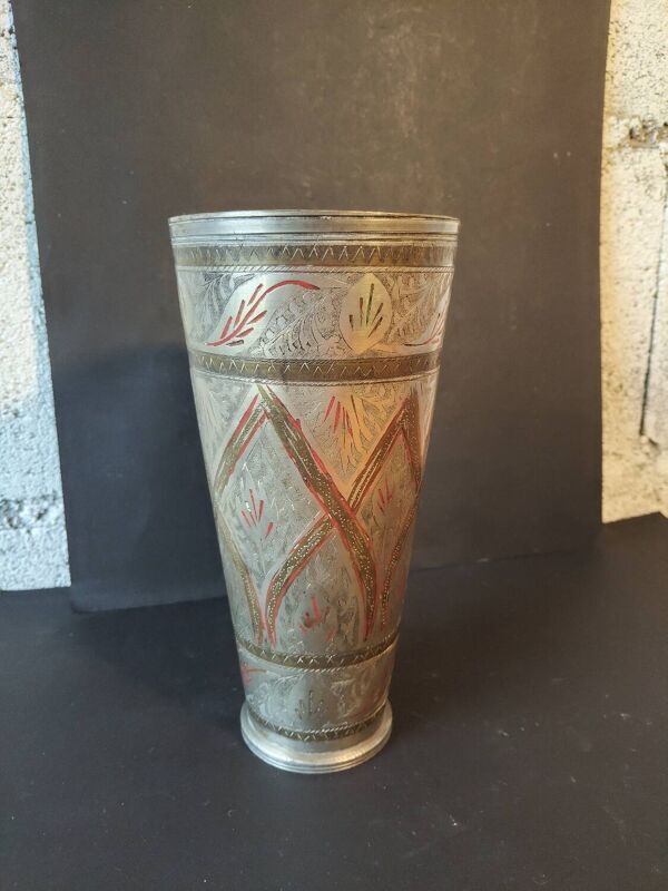 Verre à lassi ancien en laiton gravé, artisanat indien