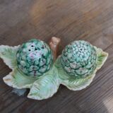 Salt & pepper set in slip – artichokes on leaf tray