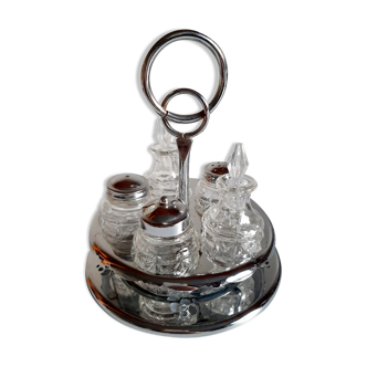 Salt and pepper servant