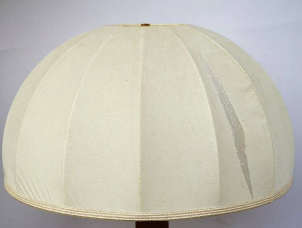 Lampe de table avec incrustations et abat-jour en soie