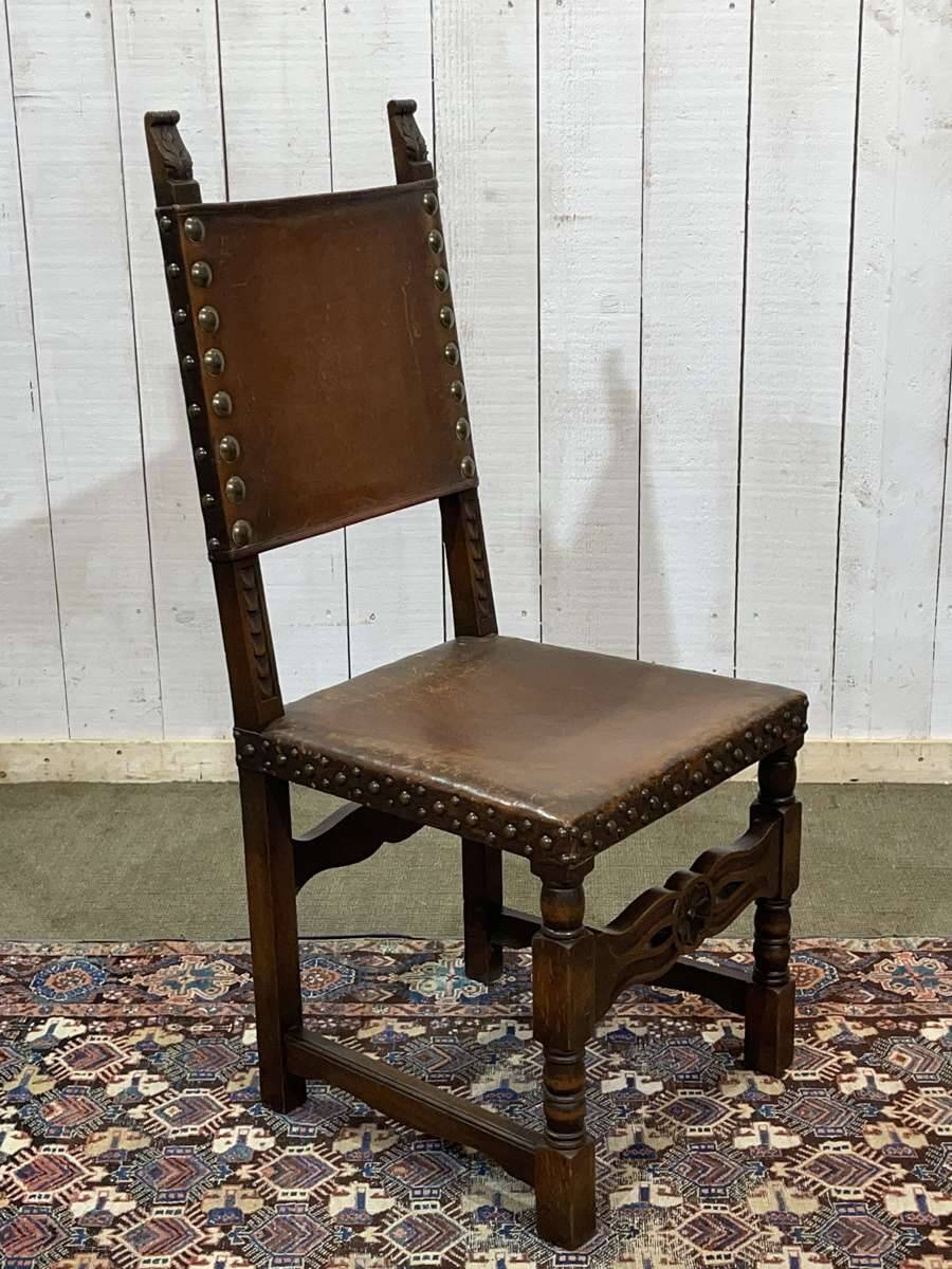 High-backed chair from the early 20th century in oak and leather