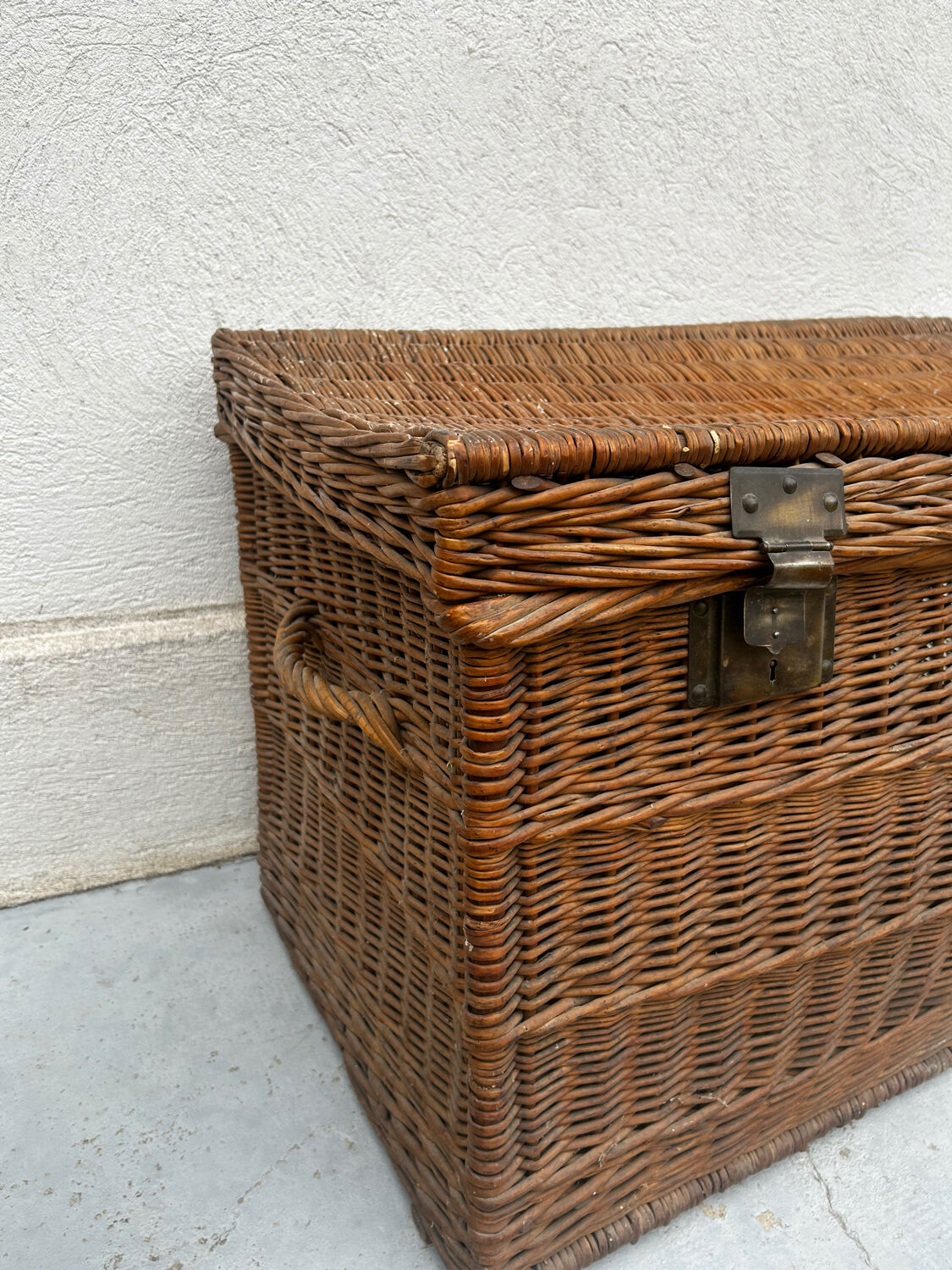 Woven wicker basket