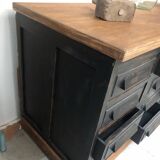 Ancien meuble en chêne d’atelier