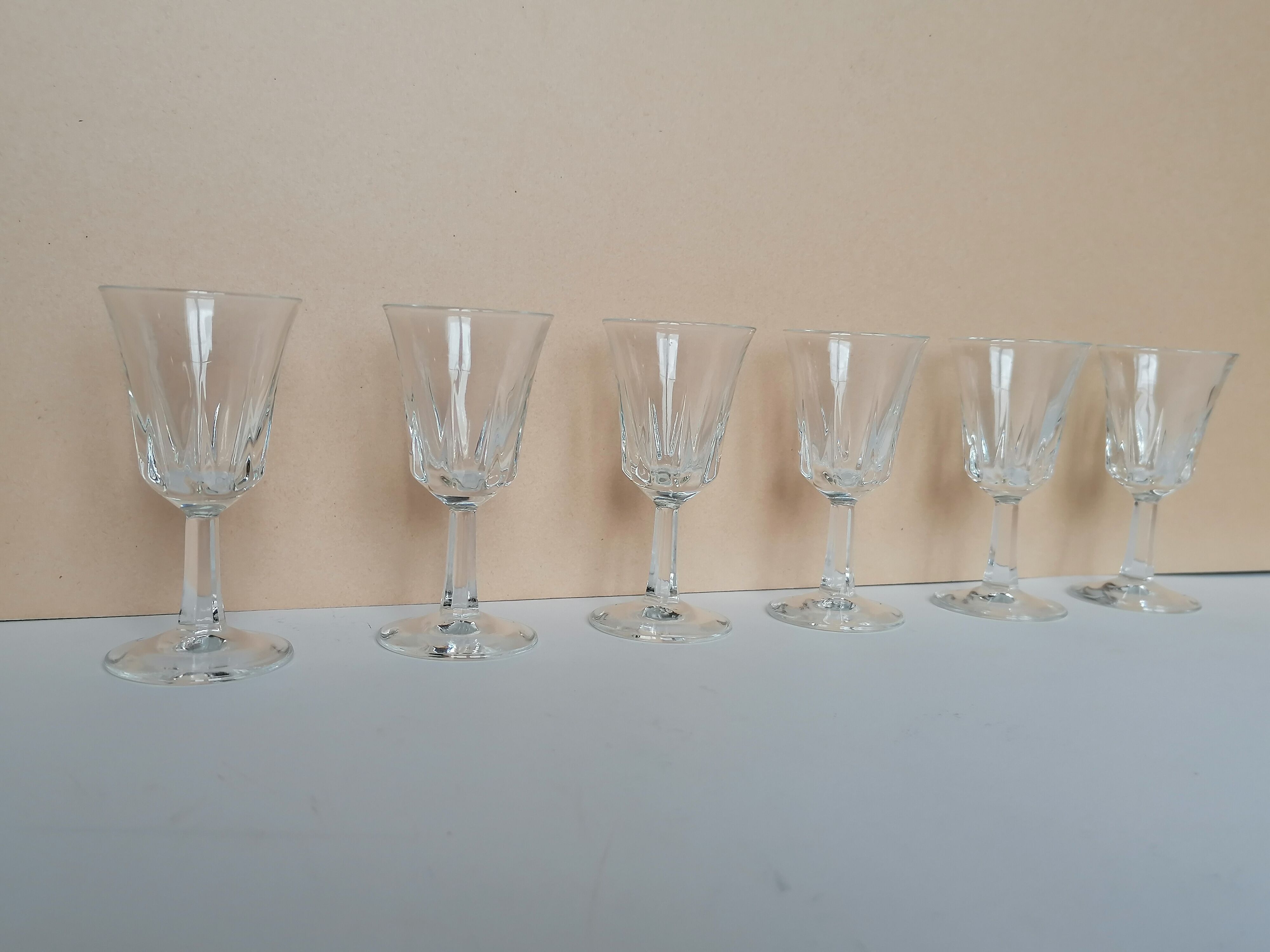 Service 24 pieces vintage foot glasses 70s