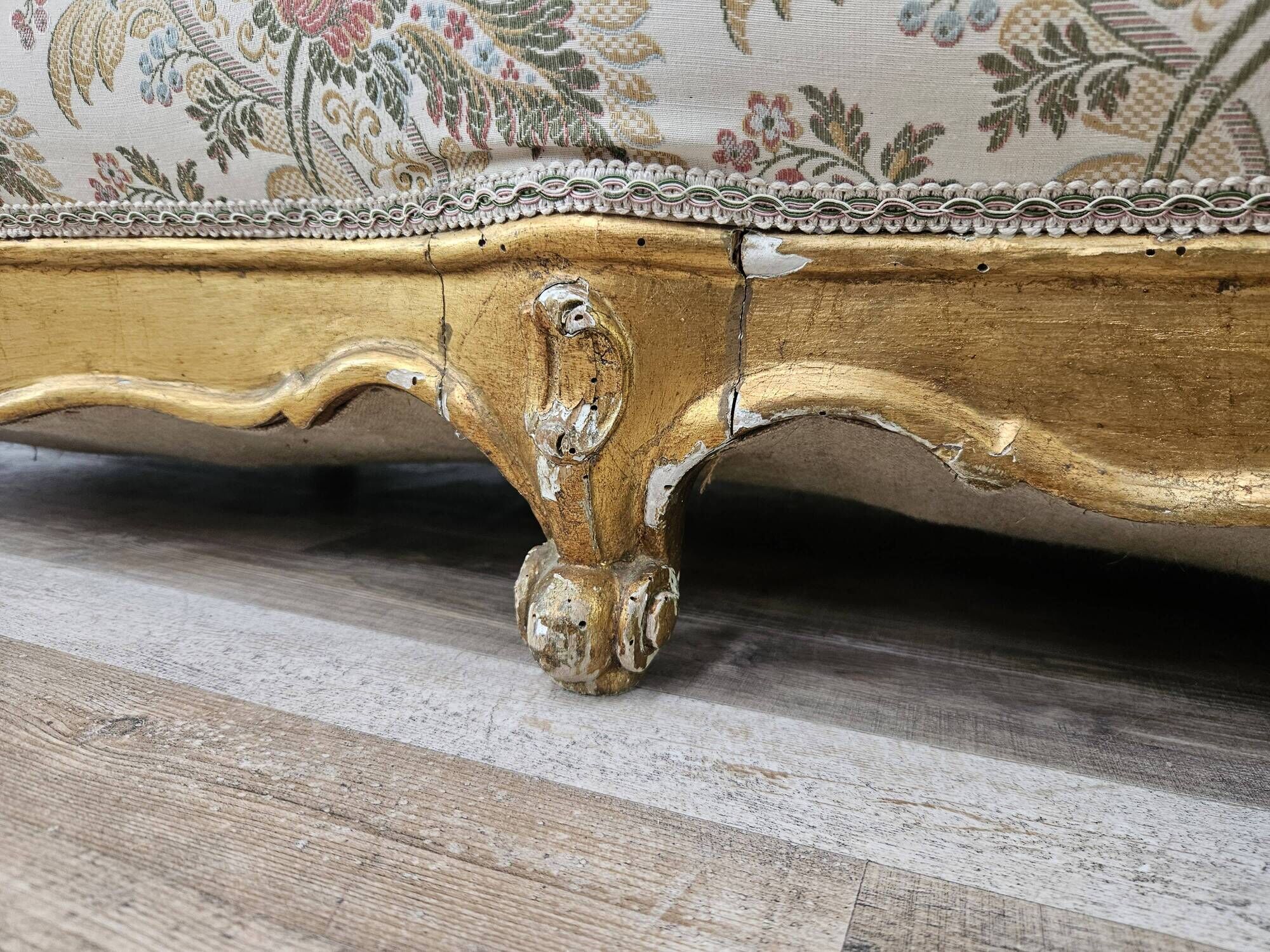 20th Century Italian Baroque Style Sofa in Carved and Gilded Wood