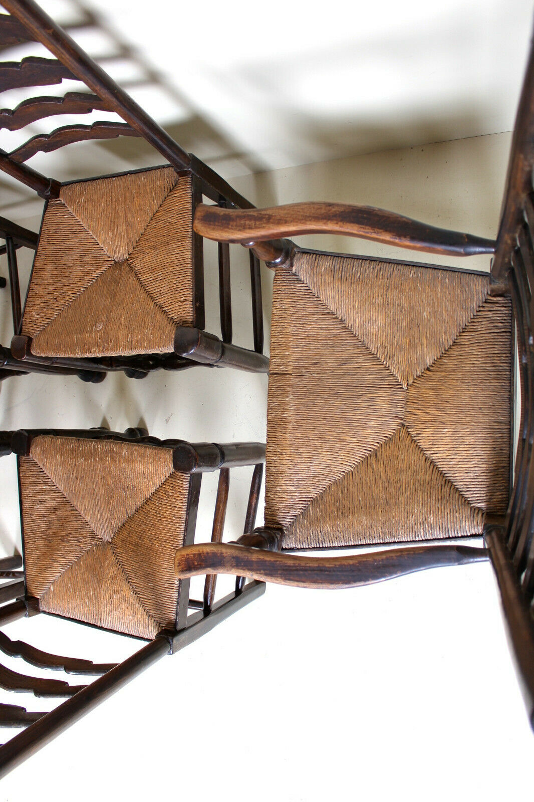 Six chaises de pays du début du 20e siècle