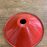 Suspension in red enamelled sheet metal