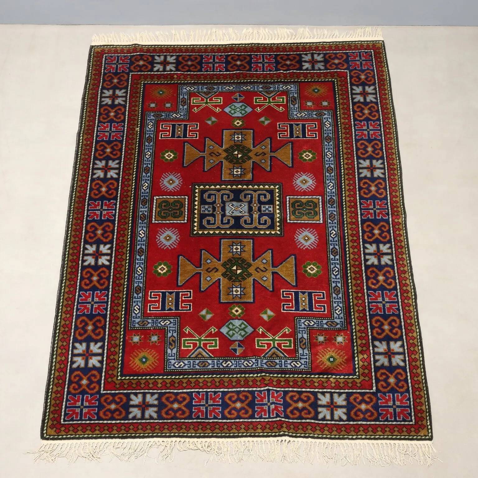 Ancient Shirwan carpet in cotton and wool, Russia, 84 x 59 in.