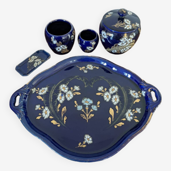 Tray set and its earthenware pots