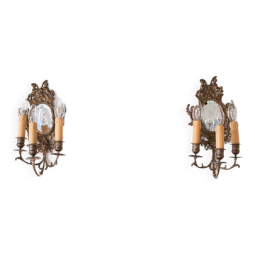 Paire d’anciennes appliques françaises avec miroir biseauté et putti