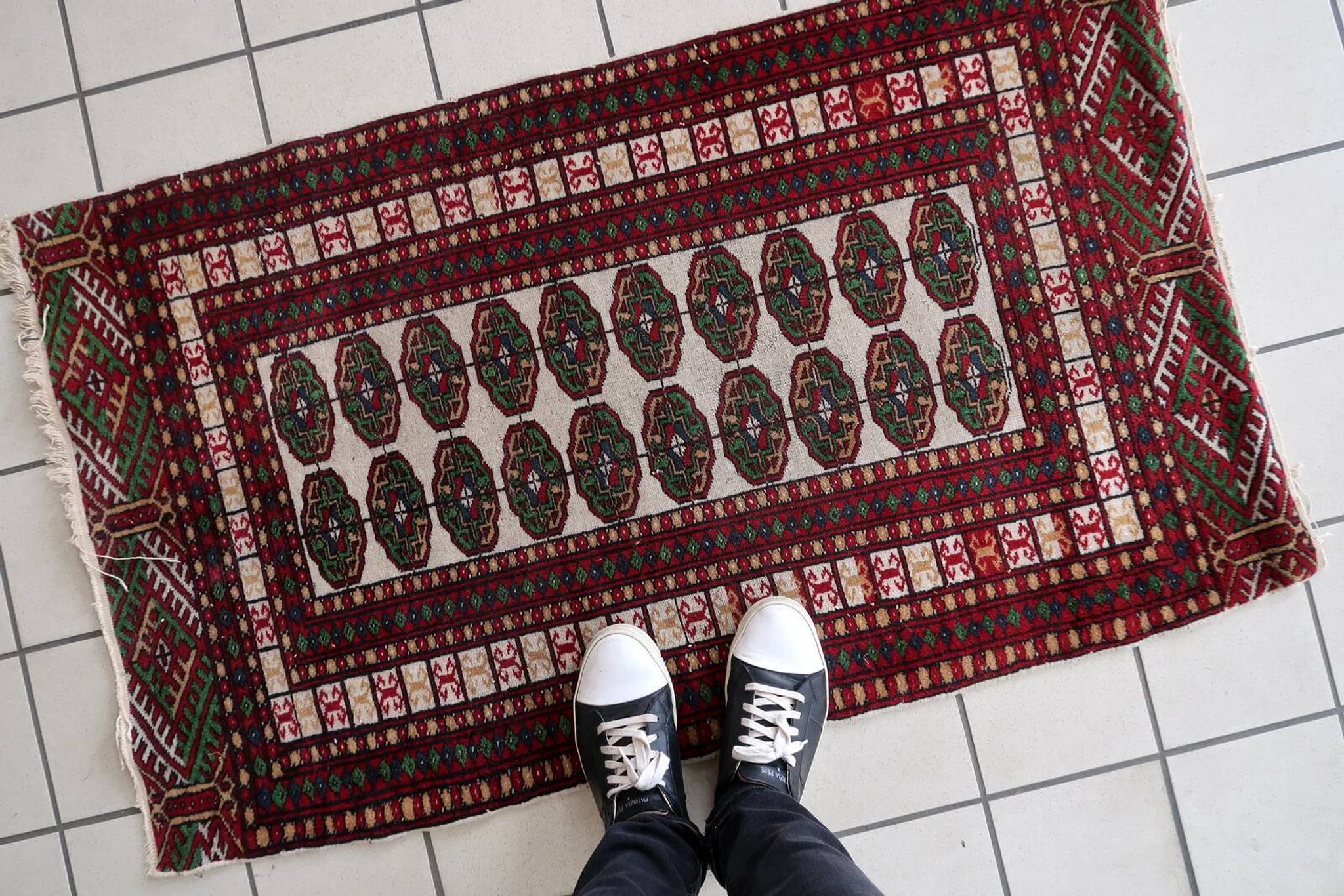 Handmade vintage Uzbek Bukhara rug 77cm x 128cm 1960s - 1С1175