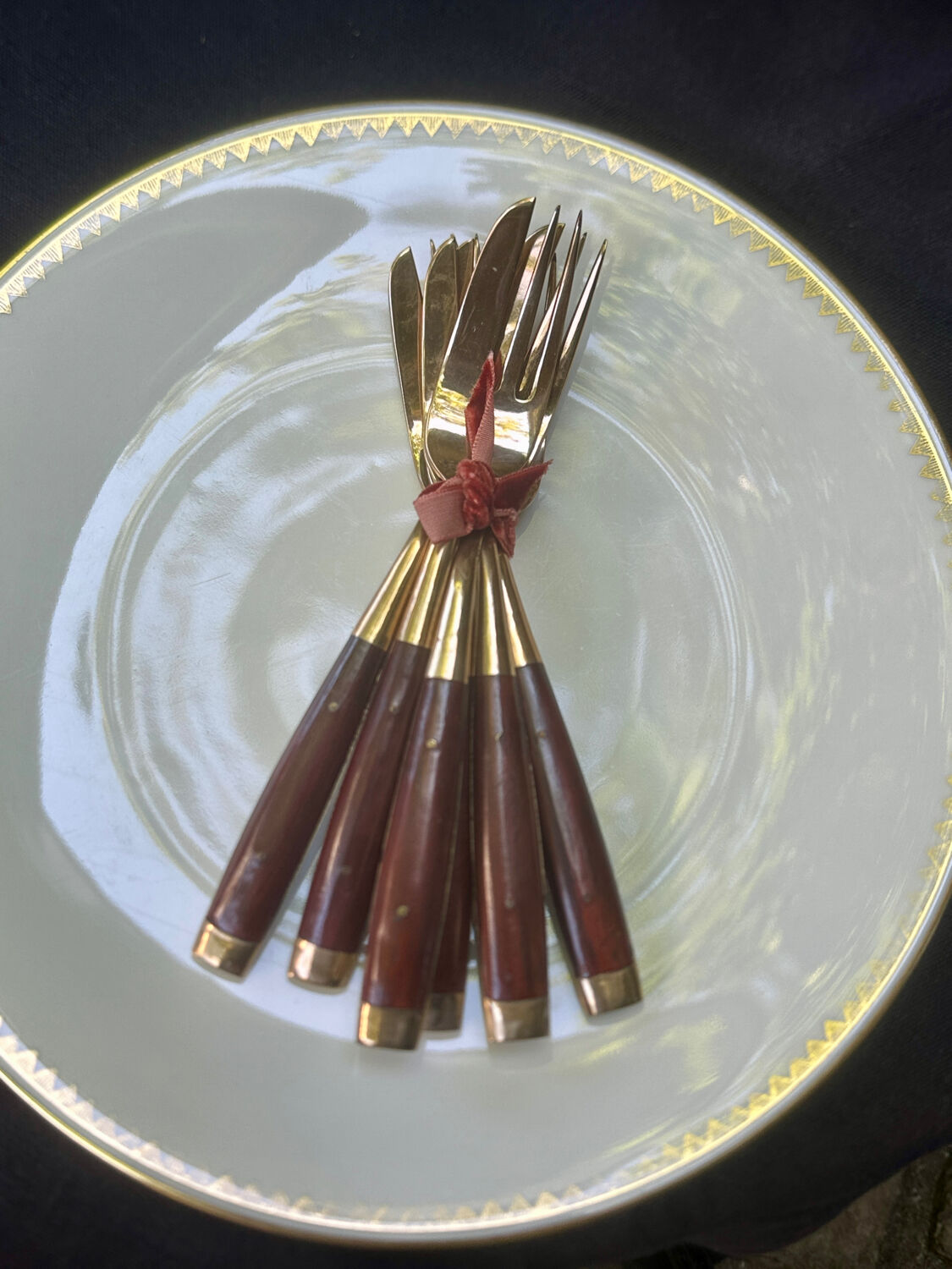 Wood and brass fish service