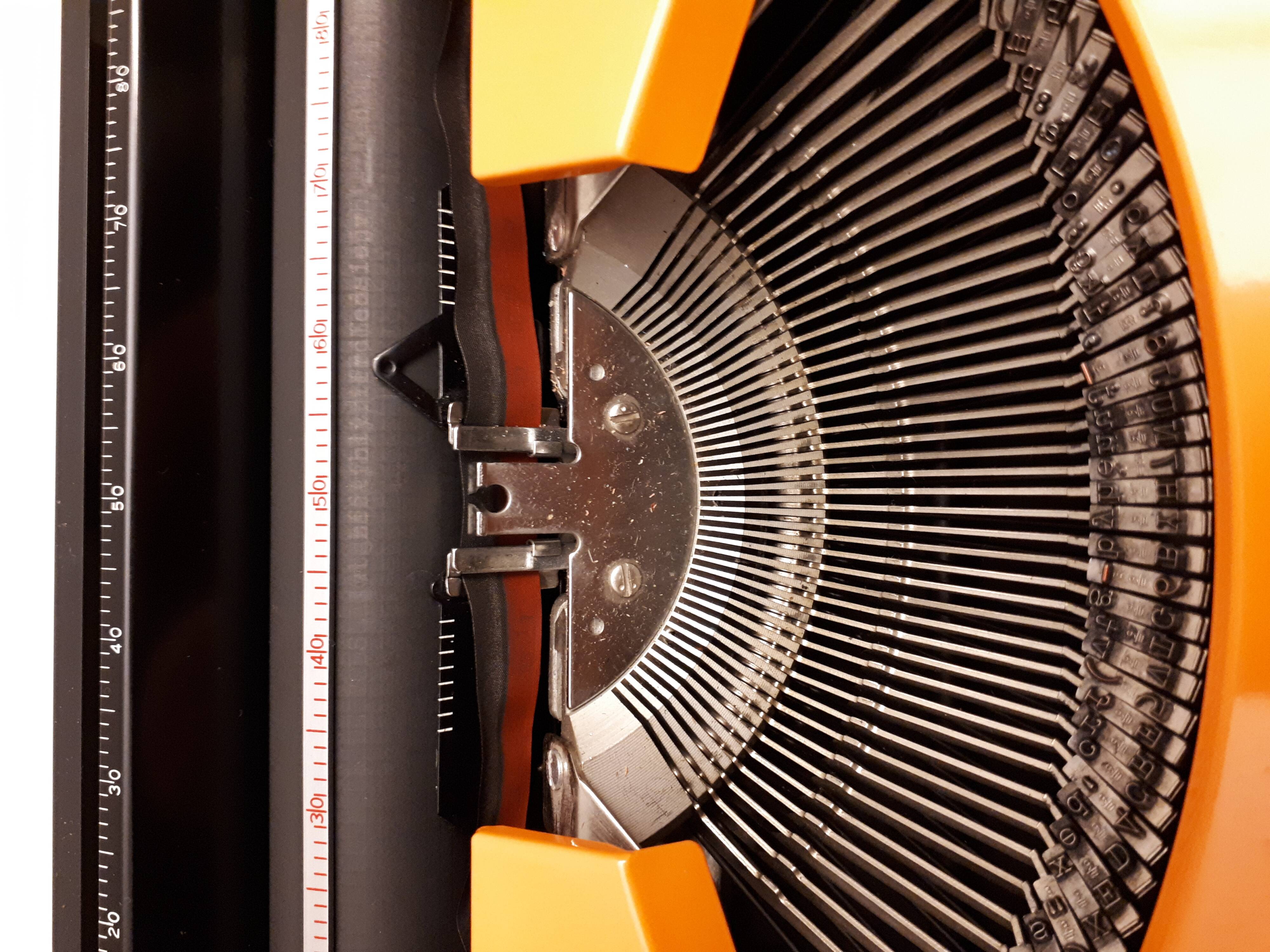 Vintage 70 orange Silver-Reed 100