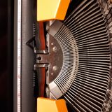 Vintage 70 orange Silver-Reed 100