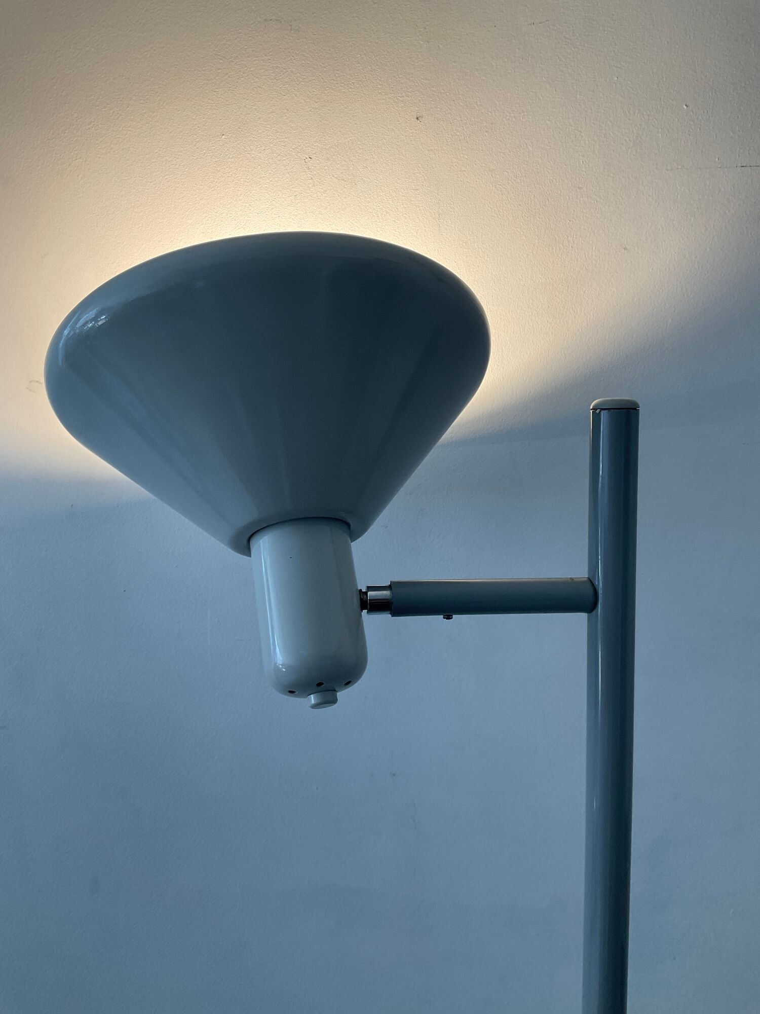 Lampadaire vintage années 70-80 en métal gris