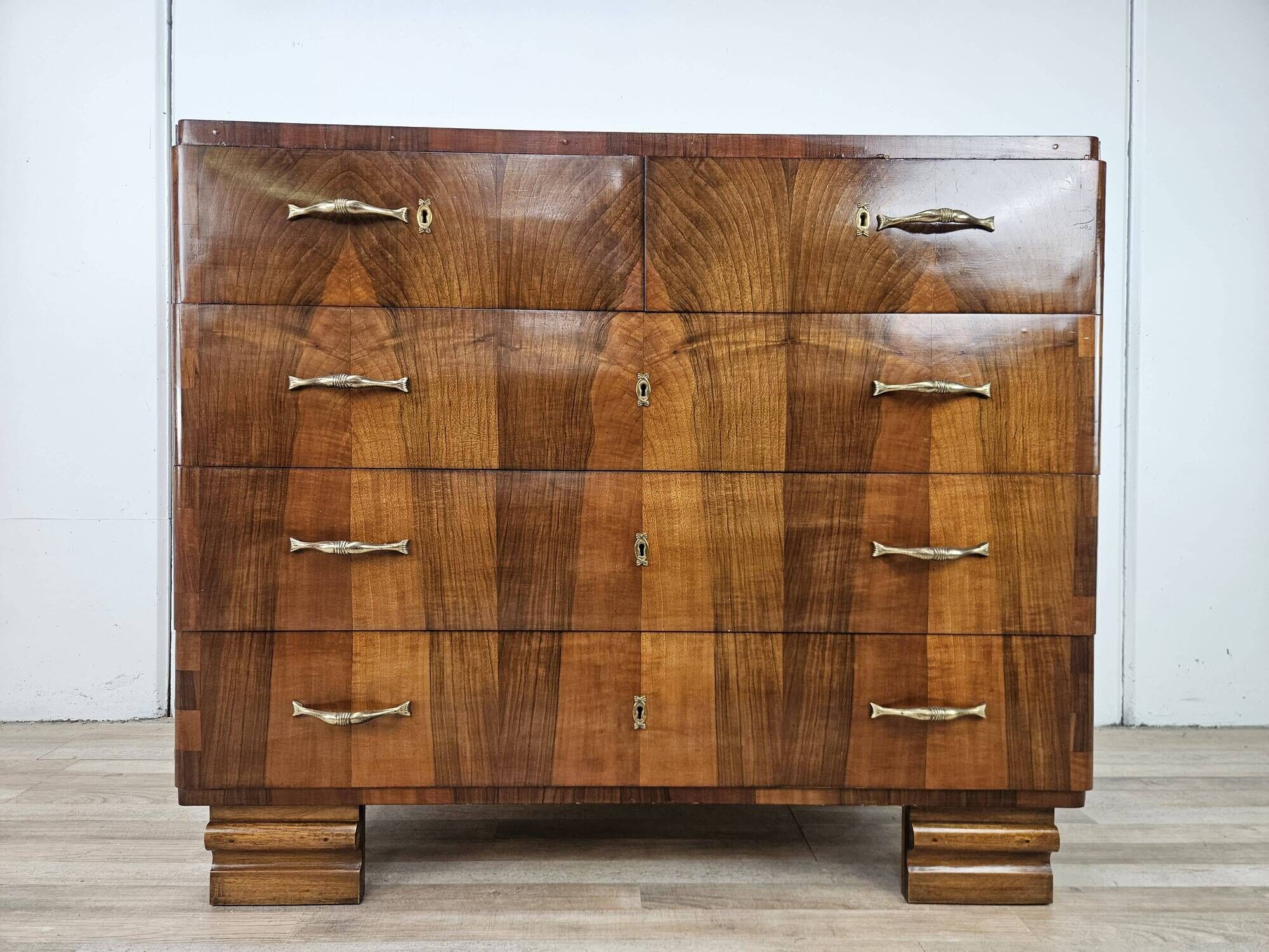 Commode en noyer Art Déco des années 1940 – 5 tiroirs