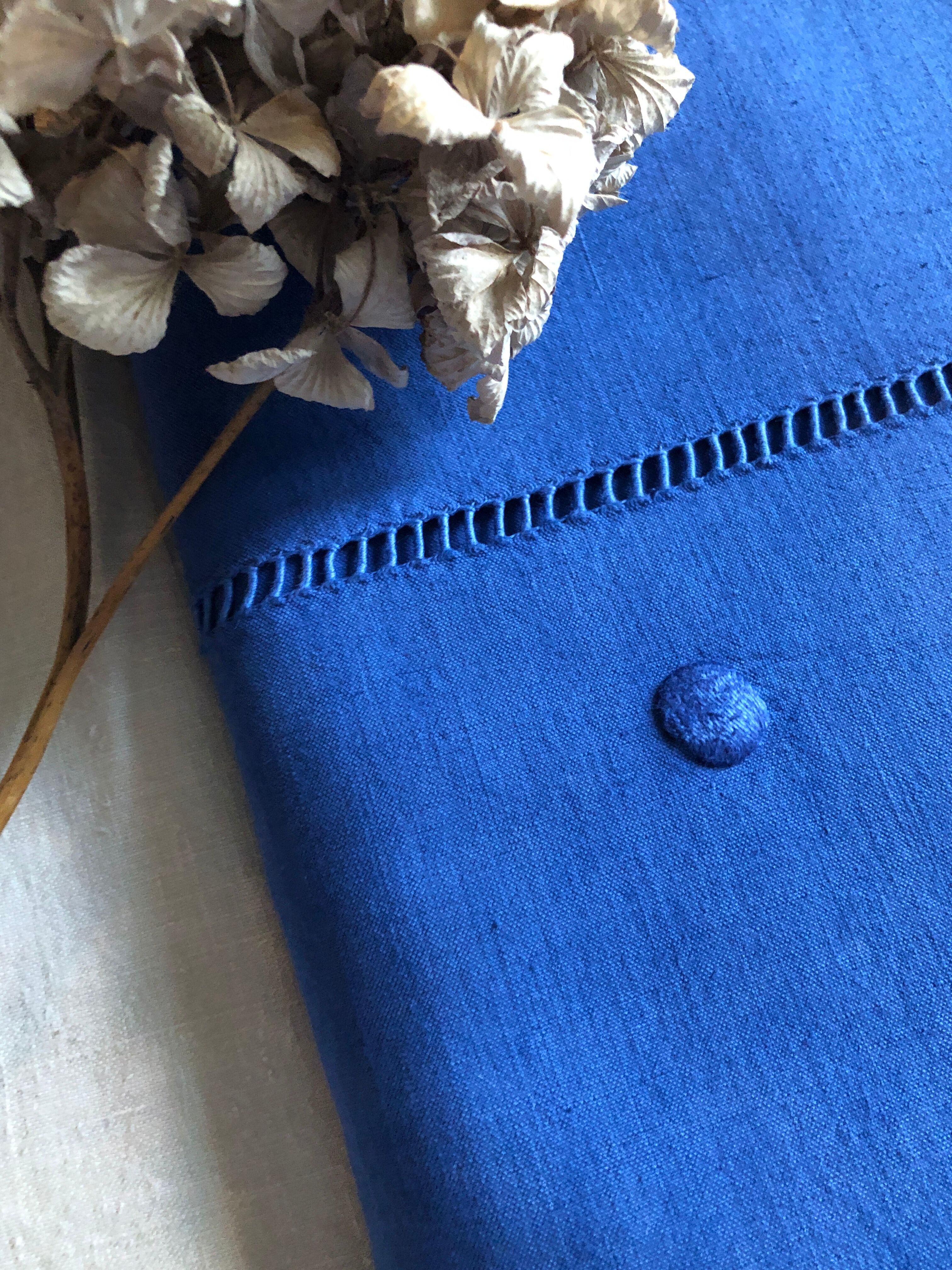 Vintage cloth in linen and cotton dyed in Mediterranean blue