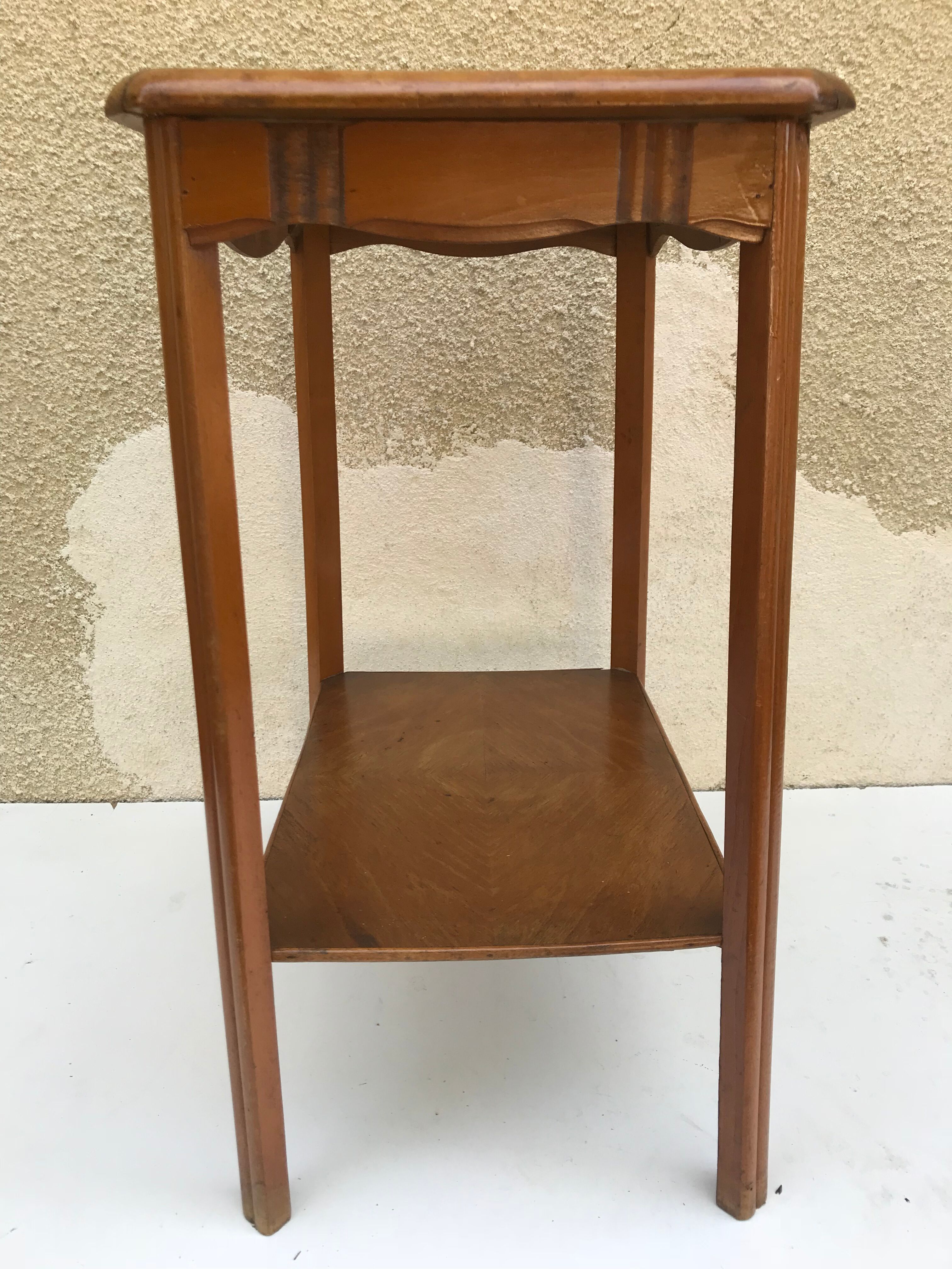 Table de nuit en acajou noir (noir antique