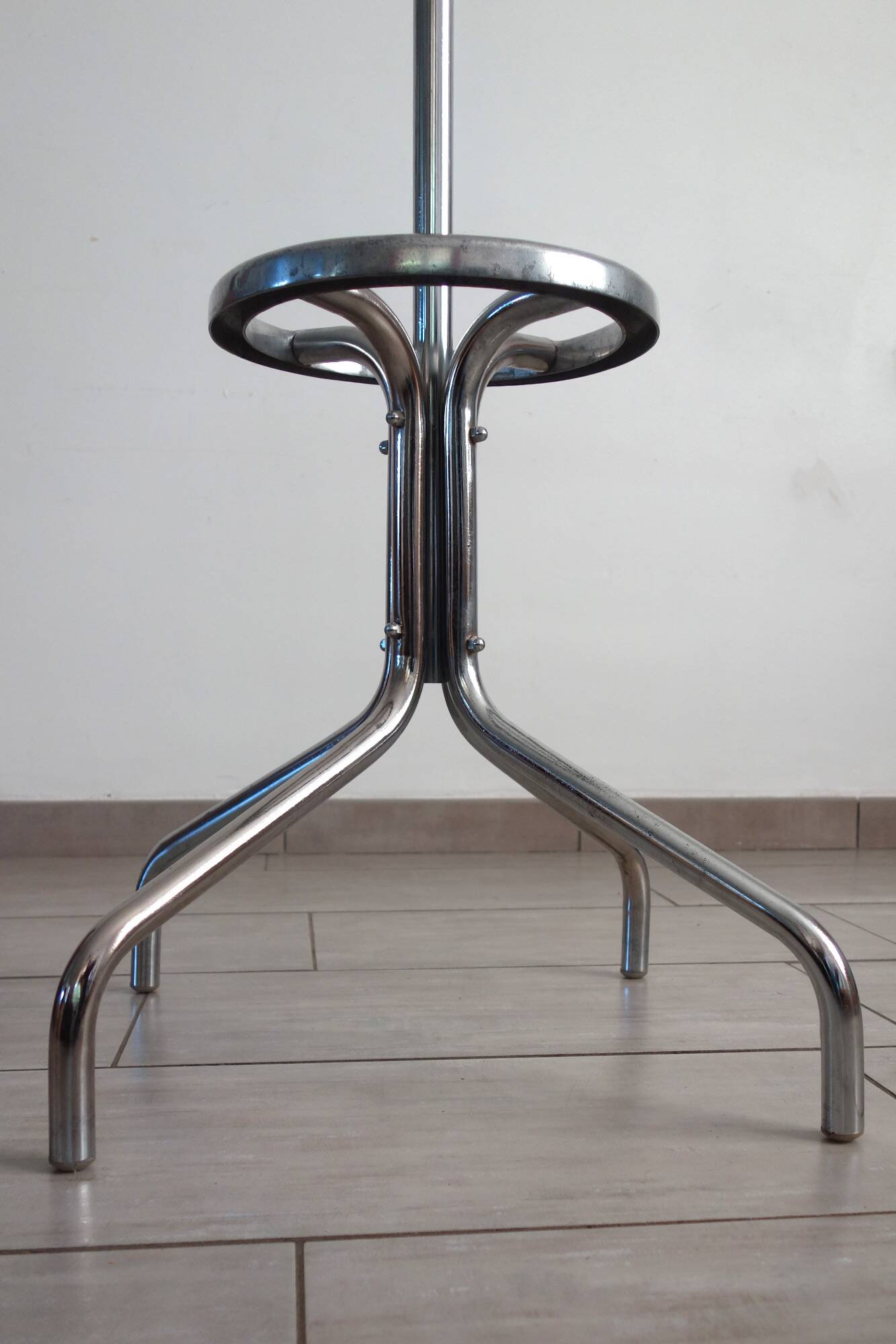 Parrot coat rack, chrome steel, 1970s.
