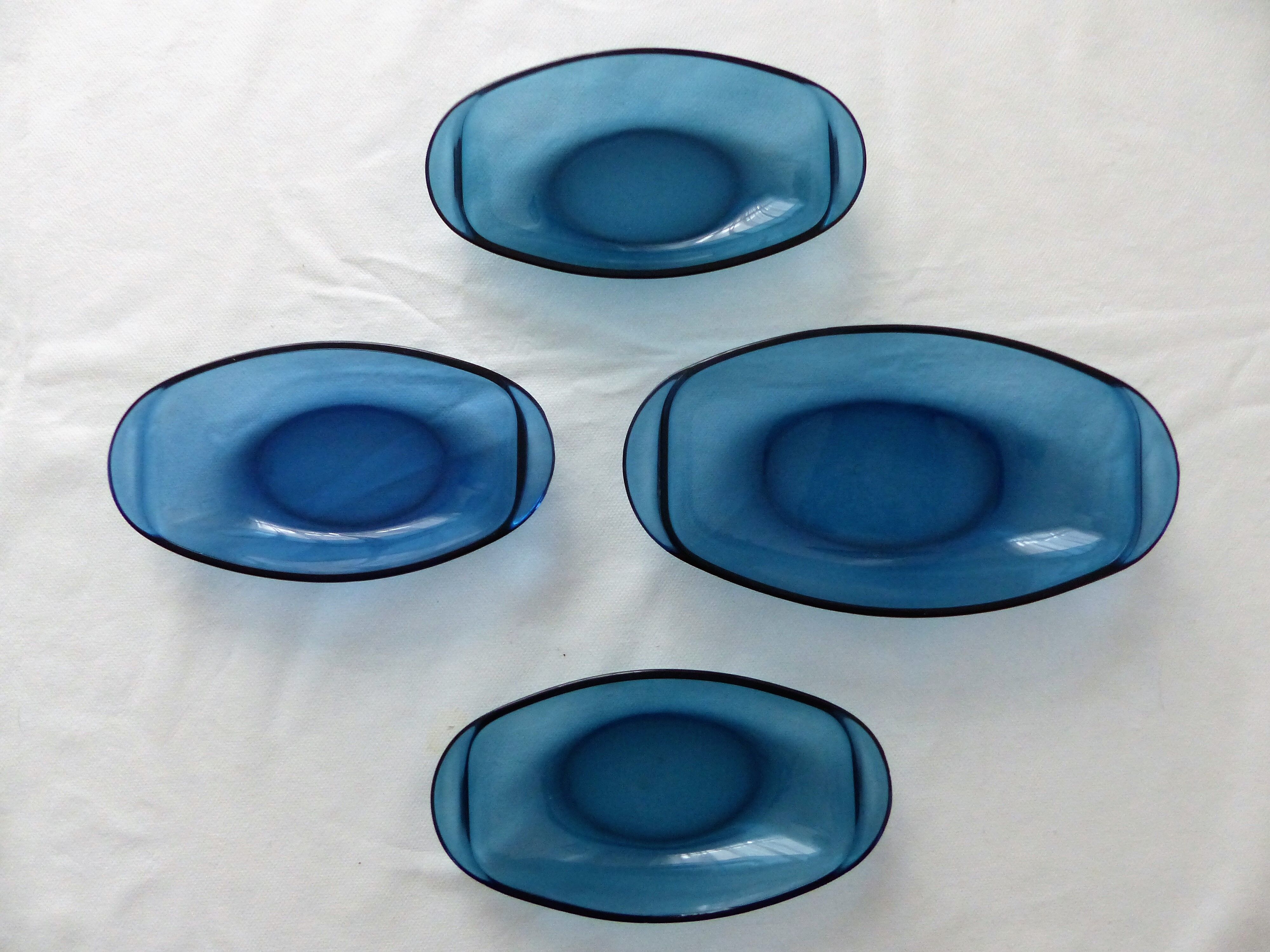 Set of 4 blue cups type Vereco
